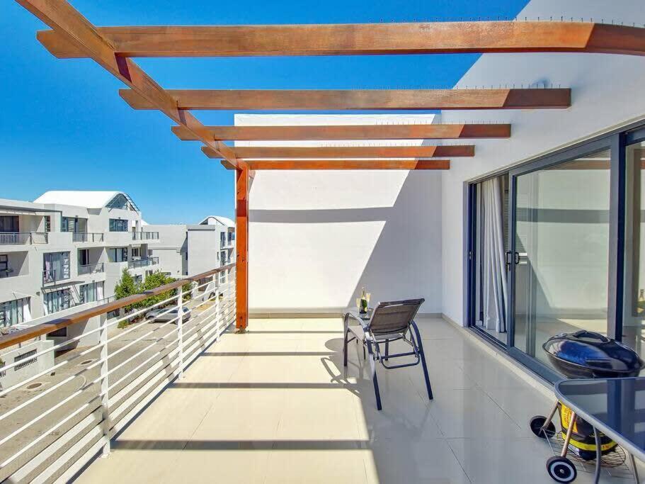 Family Fun-sea,sand,surf Convenience-pool, Balcony Appartement *