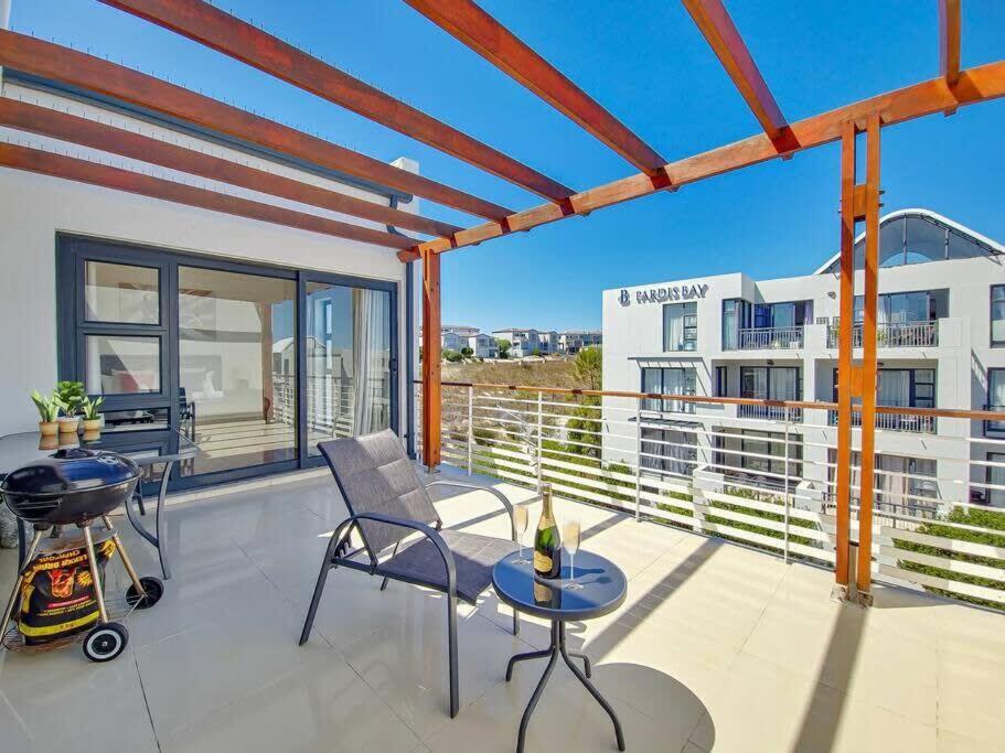 Family Fun-sea,sand,surf Convenience-pool, Balcony * Le Cap