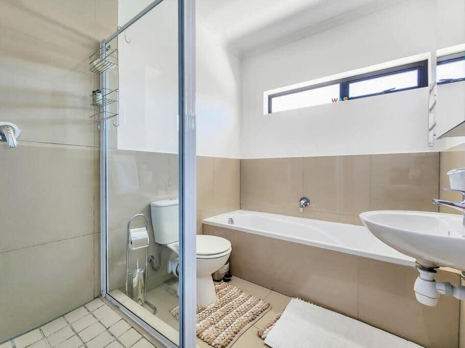 Family Fun-sea,sand,surf Convenience-pool, Balcony Appartement
