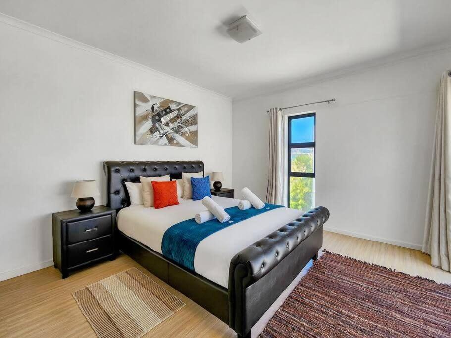 Family Fun-sea,sand,surf Convenience-pool, Balcony *