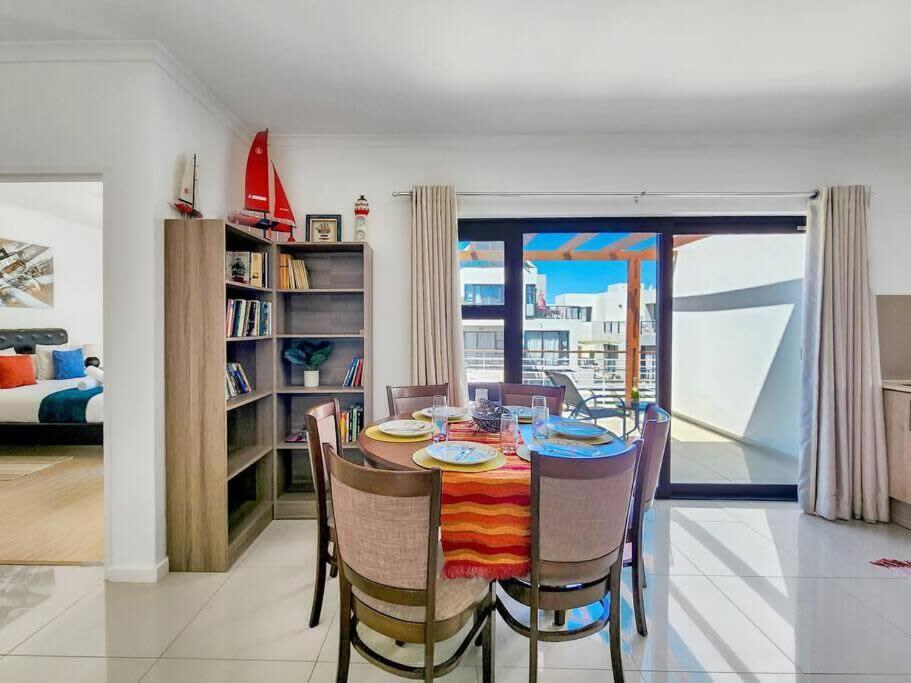 Family Fun-sea,sand,surf Convenience-pool, Balcony * Le Cap