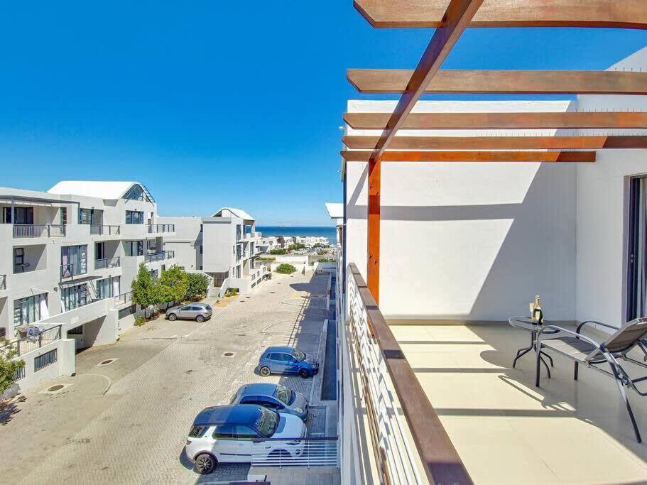 Family Fun-sea,sand,surf Convenience-pool, Balcony Appartement *
