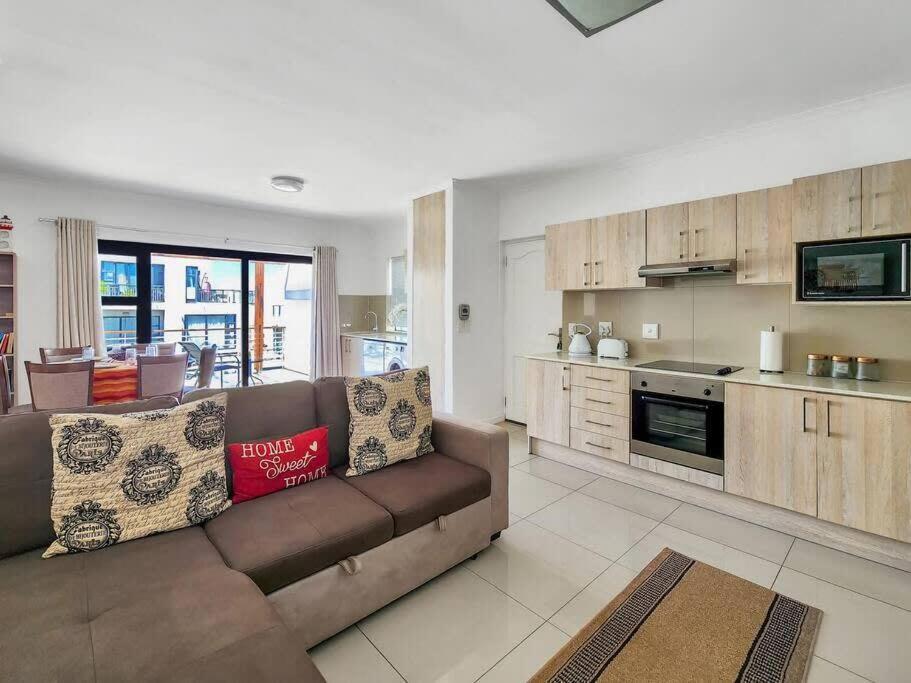 Family Fun-sea,sand,surf Convenience-pool, Balcony Appartement Le Cap